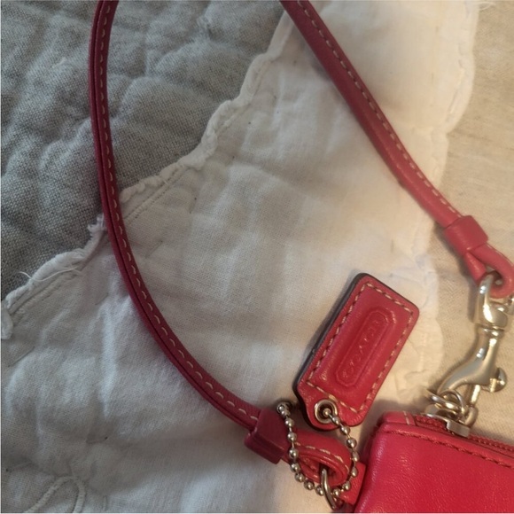 Coach Leather Wristlet Clutch‎ Dark Pink